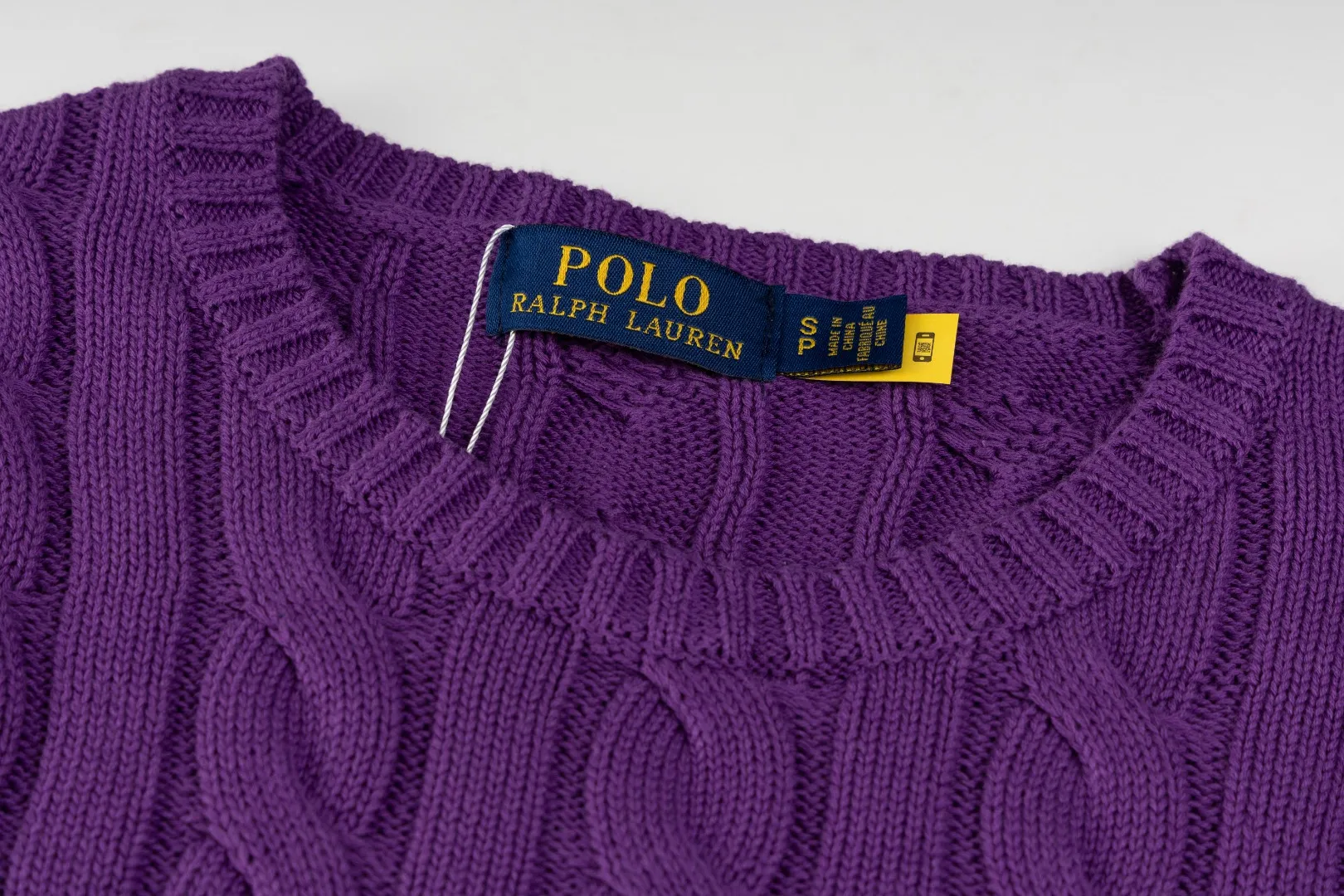 P220 #R91 RALPH LAUREN Ralph Lauren fourteen colors classic small label embroidery round neck pullover cable cardigan sweater men's top, high-density LOGO embroidery on the chest, original customization of tag accessories. Made of pure cotton yarn, pure cotton is skin-friendly and comfortable, small label war horse embroidered twist button round neck sweater 🐎 high quality, follow the blogger to learn how to wear it! Let’s buy a Ralph Lauren cable sweater. It’s a super hard-to-find series after it became popular. It’s hard to find one on the official website. It’s simple and practical to wear, with a lazy and loose feel. The thickened fabric has more texture, feels soft and delicate, and has a loose fit. Whether worn alone or layered, you can wear different styles of fashion with just one piece!   Size：XS S M L Sleeve length: 59/60/61/62/63